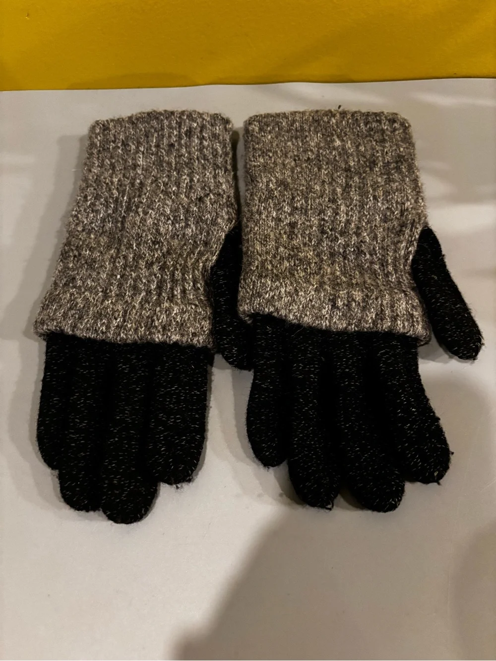 Women’s Two-Tone Knit Convertible Gloves – Gray and Black